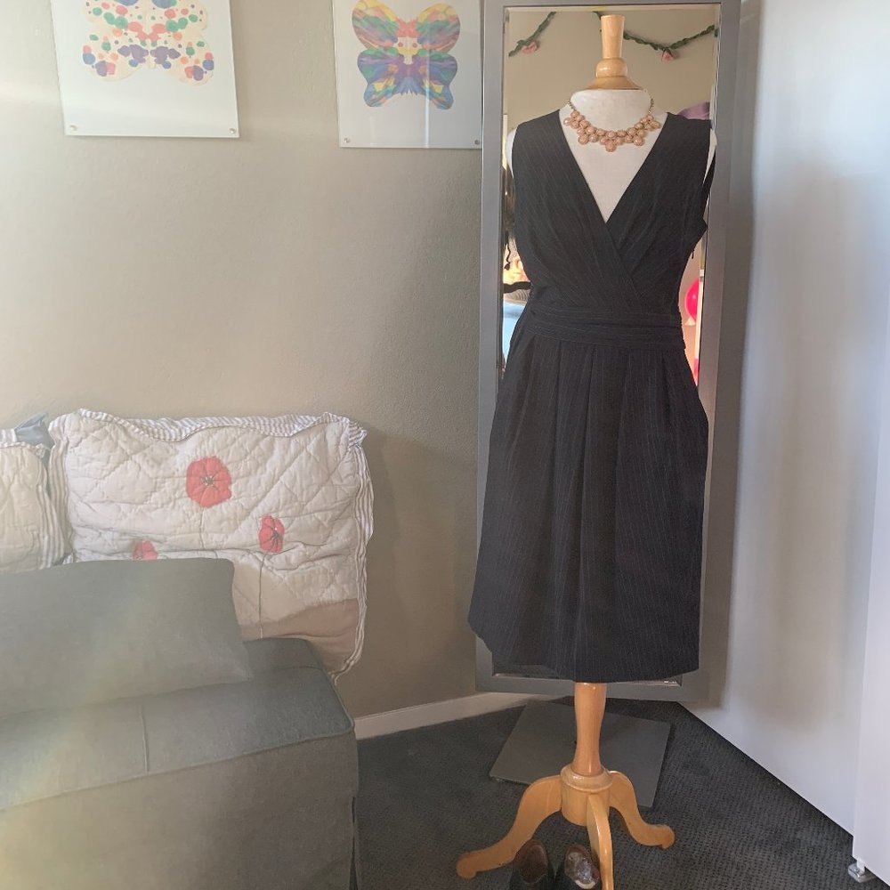 DKNY pin stripe dress w.pockets - Size 6